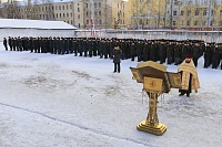 КУРСАНТЫ УЧЕБНОГО ЦЕНТРА БЕЛОМОРСКОЙ ВОЕННО-МОРСКОЙ БАЗЫ ПОМОЛИЛИСЬ ПЕРЕД ГЛАВНОЙ ИКОНОЙ ВМФ