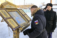 КУРСАНТЫ УЧЕБНОГО ЦЕНТРА БЕЛОМОРСКОЙ ВОЕННО-МОРСКОЙ БАЗЫ ПОМОЛИЛИСЬ ПЕРЕД ГЛАВНОЙ ИКОНОЙ ВМФ