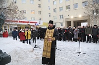 ПРОТОИЕРЕЙ ВАЛЕРИЙ СУВОРОВ ОСВЯТИЛ ПАМЯТНИК «МЕДИКАМ СЕВЕРА ВОЕННЫХ ЛЕТ»