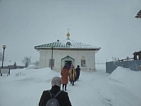 ПРИХОЖАНЕ СЕВЕРОДВИНСКОГО ВОСКРЕСЕНСКОГО ХРАМА СОВЕРШИЛИ ПАЛОМНИЧЕСТВО ПО СВЯТЫНЯМ ХОЛМОГОРСКОГО ОКРУГА