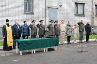 ПРОТОИЕРЕЙ ВАЛЕРИЙ СУВОРОВ БЛАГОСЛОВИЛ АРХАНГЕЛЬСКИХ НОВОБРАНЦЕВ НА ЗАЩИТУ РОДИНЫ