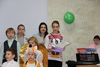 Воспитанники воскресной школы поздравили подопечных Дома-интерната о. Ягры с праздниками