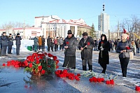 «НАЙТИ СПОСОБ ПРИМИРЕНИЯ»: ПРОТОИЕРЕЙ ВАЛЕРИЙ СУВОРОВ ВОЗЛОЖИЛ ЦВЕТЫ К ПАМЯТНИКУ ЖЕРТВАМ ИНТЕРВЕНЦИИ 1918-1920 ГОДОВ
