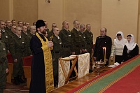 Священник поздравил матросов с Рождеством Христовым