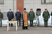 СЕВЕРОДВИНСКИЙ СВЯЩЕННИК БЛАГОСЛОВИЛ НОВОБРАНЦЕВ  НА РАТНОЕ СЛУЖЕНИЕ 