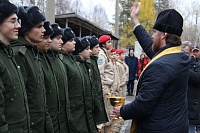 ПРОТОИЕРЕЙ ВАЛЕРИЙ СУВОРОВ БЛАГОСЛОВИЛ АРХАНГЕЛЬСКИХ НОВОБРАНЦЕВ НА ЗАЩИТУ РОДИНЫ