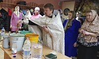 В Праздник Крещения Господня северодвинский священник пообщался с инвалидами Общества слепых и Общества инвалидов г. Северодвинска.