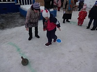 На Масленицу около нашего храма прошел семейный праздник.