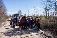 СЕВЕРОДВИНСКИЕ ПАЛОМНИКИ ПОБЫВАЛИ В ДЕРЕВНЕ СОЛЗЕ И ПОМОЛИЛИСЬ ЗА УБИЕННЫХ В ГОДЫ ГОНЕНИЙ