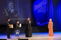 НА ФЕСТИВАЛЕ «БЕЛОМОРСКИЕ ЗВЕЗДЫ» ВРУЧИЛИ ПРИЗ ОТ АРХАНГЕЛЬСКОЙ ЕПАРХИИ