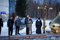 Купол и крест освятили для часовни под Северодвинском