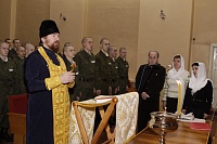 Священник поздравил матросов с Рождеством Христовым