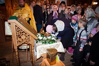Более тысячи человек поклонились частице нешвенного Хитона Господа в Северодвинском благочинии