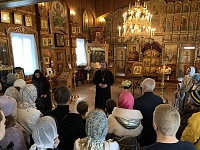 ПРОТОИЕРЕЙ ВАЛЕРИЙ СУВОРОВ ПРОВЕЛ ЭКСКУРСИЮ ДЛЯ ВСЕХ ЖЕЛАЮЩИХ В ХРАМЕ ВОСКРЕСЕНИЯ ХРИСТОВА НА ЯГРАХ В СЕВЕРОДВИНСКЕ