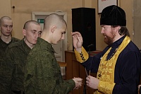 Священник поздравил матросов с Рождеством Христовым