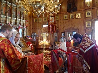 В день Светлого Праздника Пасхи в нашем храме был совершен молебен для людей с нарушениями слуха