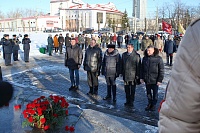 «НАЙТИ СПОСОБ ПРИМИРЕНИЯ»: ПРОТОИЕРЕЙ ВАЛЕРИЙ СУВОРОВ ВОЗЛОЖИЛ ЦВЕТЫ К ПАМЯТНИКУ ЖЕРТВАМ ИНТЕРВЕНЦИИ 1918-1920 ГОДОВ