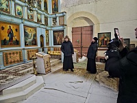 ПРИХОЖАНЕ СЕВЕРОДВИНСКОГО ВОСКРЕСЕНСКОГО ХРАМА СОВЕРШИЛИ ПАЛОМНИЧЕСТВО ПО СВЯТЫНЯМ ХОЛМОГОРСКОГО ОКРУГА