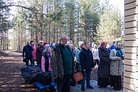 СЕВЕРОДВИНСКИЕ ПАЛОМНИКИ ПОБЫВАЛИ В ДЕРЕВНЕ СОЛЗЕ И ПОМОЛИЛИСЬ ЗА УБИЕННЫХ В ГОДЫ ГОНЕНИЙ