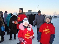 На территории храма прошла акция "Святое Евангелие в каждый дом"