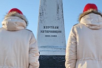 «НАЙТИ СПОСОБ ПРИМИРЕНИЯ»: ПРОТОИЕРЕЙ ВАЛЕРИЙ СУВОРОВ ВОЗЛОЖИЛ ЦВЕТЫ К ПАМЯТНИКУ ЖЕРТВАМ ИНТЕРВЕНЦИИ 1918-1920 ГОДОВ