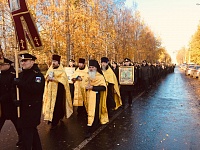ПОЛТЫСЯЧИ ПОДВОДНИКОВ ПРОШЛИ КРЕСТНЫМ ХОДОМ В СЕВЕРОДВИНСКЕ