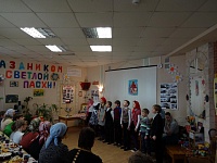 Воспитанники воскресной школы поздравили с Воскресением Христовым пациентов организации "Триединство"