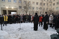ПРОТОИЕРЕЙ ВАЛЕРИЙ СУВОРОВ ОСВЯТИЛ ПАМЯТНИК «МЕДИКАМ СЕВЕРА ВОЕННЫХ ЛЕТ»