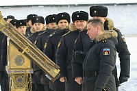 КУРСАНТЫ УЧЕБНОГО ЦЕНТРА БЕЛОМОРСКОЙ ВОЕННО-МОРСКОЙ БАЗЫ ПОМОЛИЛИСЬ ПЕРЕД ГЛАВНОЙ ИКОНОЙ ВМФ
