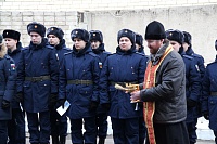 СЕВЕРОДВИНСКИЙ СВЯЩЕННИК БЛАГОСЛОВИЛ НОВОБРАНЦЕВ  НА РАТНОЕ СЛУЖЕНИЕ 