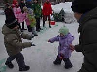 На Масленицу около нашего храма прошел семейный праздник.