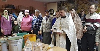 В Праздник Крещения Господня северодвинский священник пообщался с инвалидами Общества слепых и Общества инвалидов г. Северодвинска.