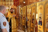 ИКОНОСТАС ПОХОДНОГО ХРАМА ОСВЯТИЛ ДЛЯ РОСГВАРДИИ СЕВЕРОДВИНСКИЙ СВЯЩЕННИК