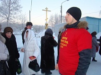 На территории храма прошла акция "Святое Евангелие в каждый дом"