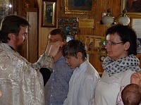 Люди с нарушениями слуха приняли Таинство Крещения